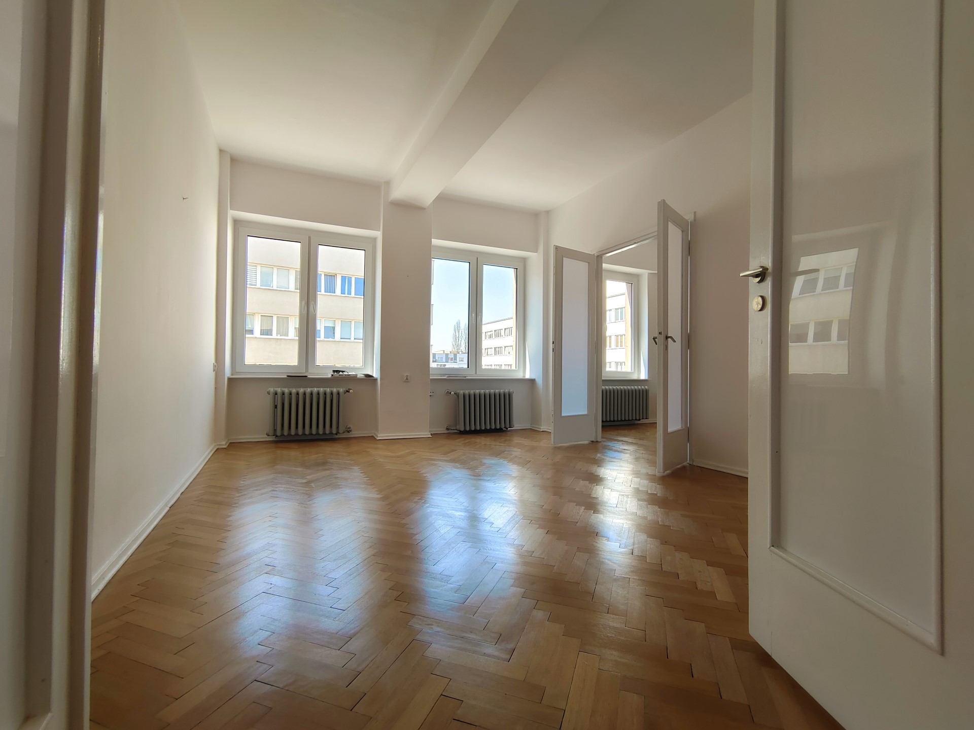 Remax Nad Morzem, Gdynia, Biuro nieruchomości, Bankowiec, 2026.